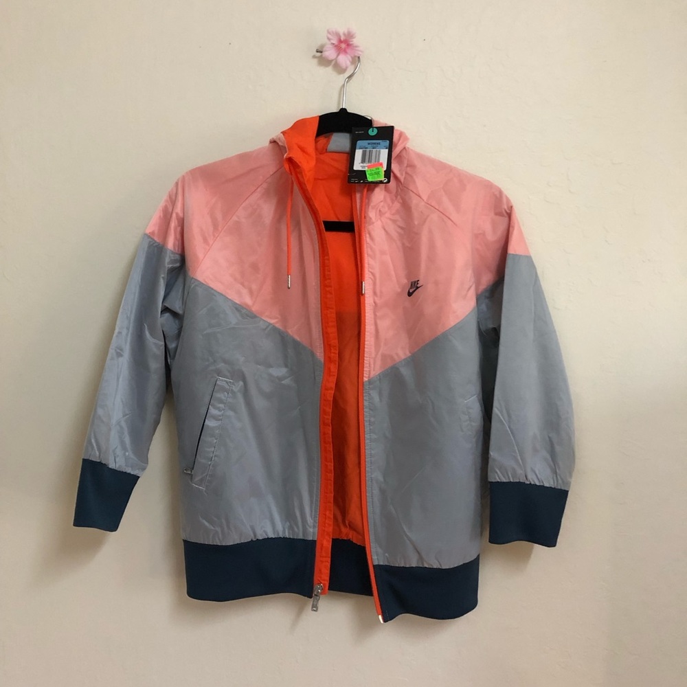 Nike Cropped Sleeve Windbreaker